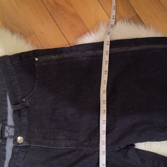 Simon Chang Black Denim Jeans With Black Leather Details On The Sides. Size 14. - Picture 13 of 13